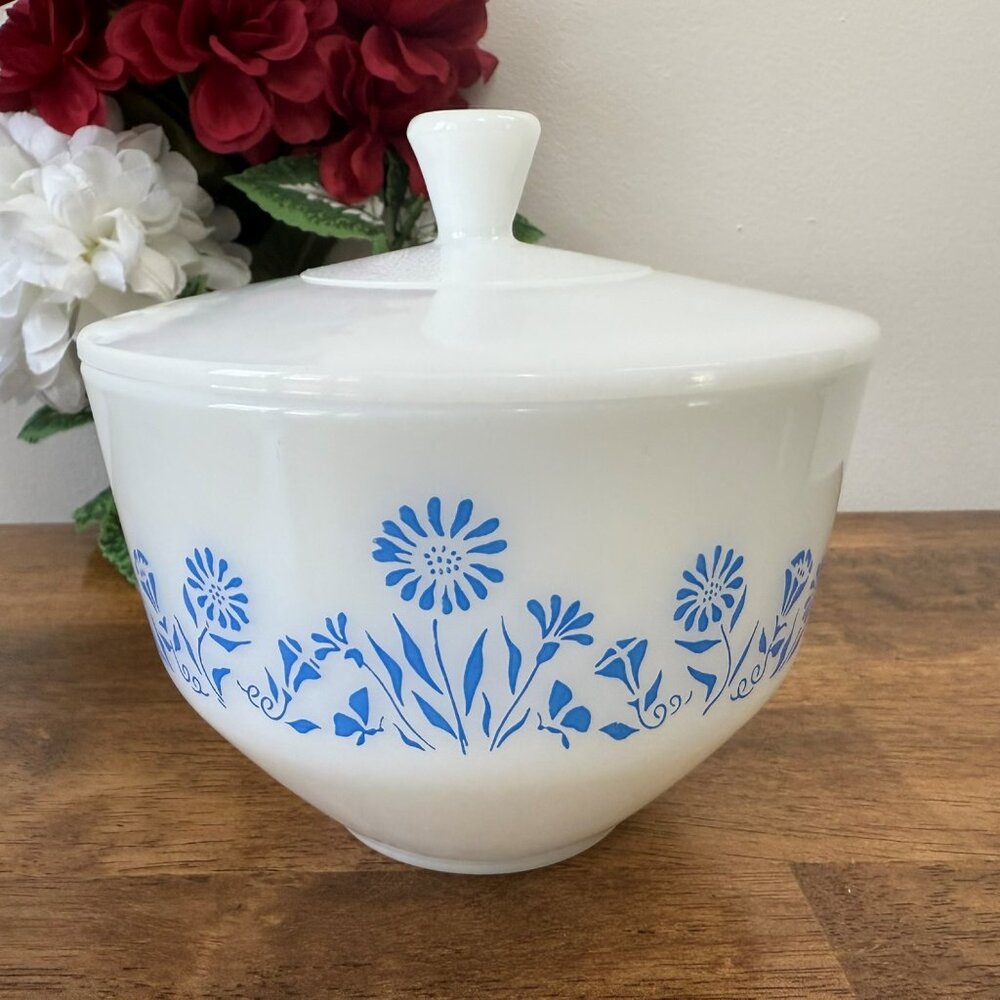 Vintage Federal Glass Blue Daisy Casserole Dish with Lid 1.5 Quart Milk Glass US